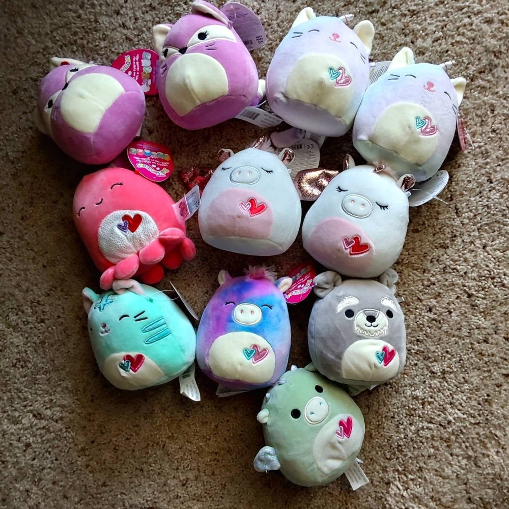 SQUISHMALLOWS